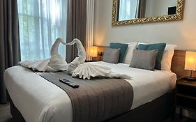 Tudor Court Hotel